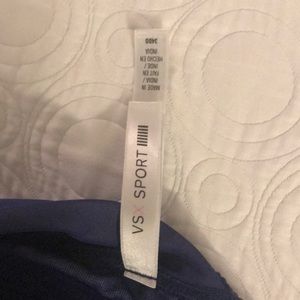 Victoria's Secret Intimates & Sleepwear - VSX Sports Bra Size 34DD Victoria's Secret Intimates & Sleepwear - VSX Sports Bra Size 34DD